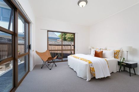 Photo of property in 35d Edmonton Road, Henderson, Auckland, 0612