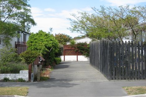 Photo of property in 92b Royal Park Drive, Parklands, Christchurch, 8083