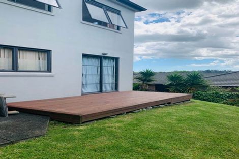 Photo of property in 2/890 East Coast Road, Northcross, Auckland, 0630