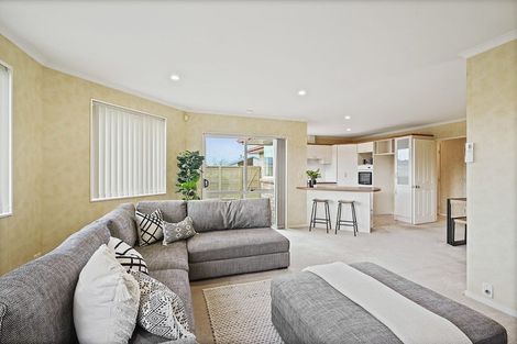 Photo of property in 1 Kirk Close, Rototuna, Hamilton, 3210