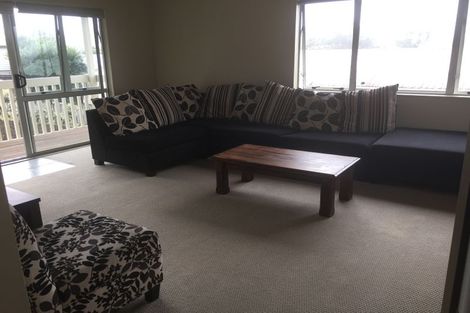 Photo of property in 2/36 Elizabeth Drive, West Harbour, Auckland, 0618