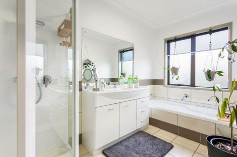 Photo of property in 53 Chesterfield Way, Orewa, 0931