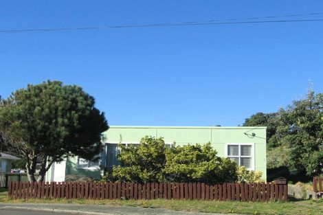Photo of property in 2 Mahoe Street, Otaki Beach, Otaki, 5512