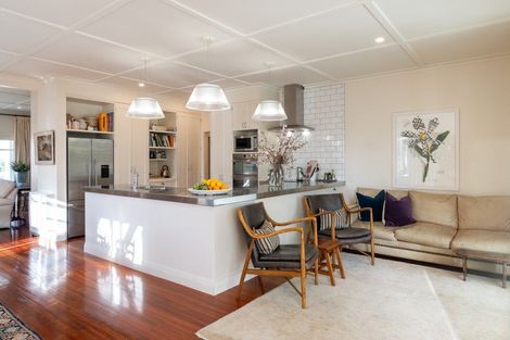 Photo of property in 30 Tauroa Road, Havelock North, 4130