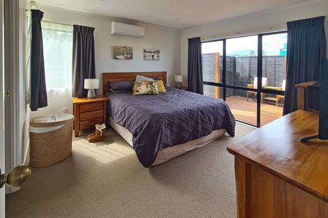 Photo of property in 22 Miriam Corban Heights, Henderson, Auckland, 0612