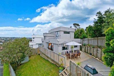 Photo of property in 2/2 Valecrest Place, Bayview, Auckland, 0629