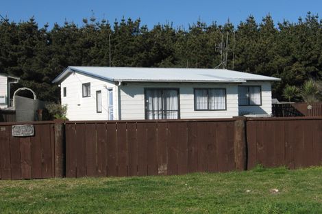 Photo of property in 58 Himatangi Street, Himatangi Beach, Foxton, 4891