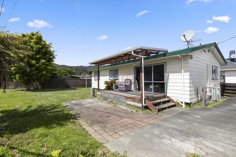 Photo of property in 2/3 Hewer Crescent, Naenae, Lower Hutt, 5011