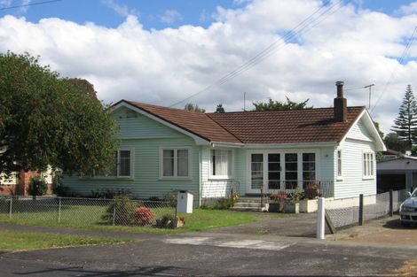 Photo of property in 6 Queen Mary Avenue, New Lynn, Auckland, 0600