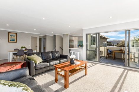 Photo of property in 9 Paremata Drive, Paremata, Porirua, 5024