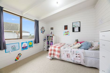 Photo of property in 100 Sturges Road, Henderson, Auckland, 0612