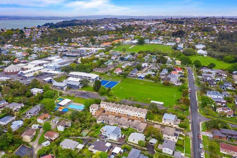 Photo of property in 3/57 Gladstone Road, Northcote, Auckland, 0627