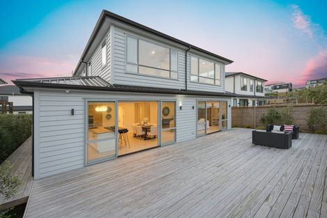 Photo of property in 8 Kina Place, Long Bay, Auckland, 0630