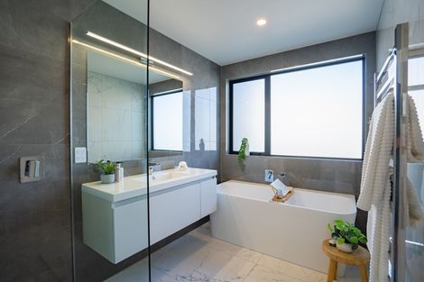 Photo of property in 92 Kotare Street, Waikanae, 5036