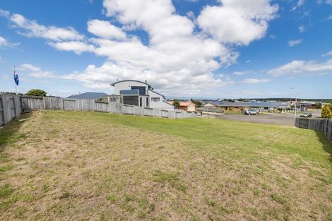 Photo of property in 13 Teppett Place, Foxton Beach, Foxton, 4815