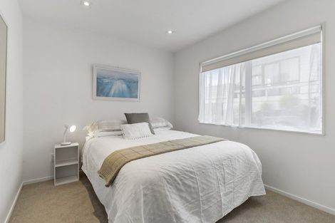 Photo of property in 11 William Bayes Place, Red Beach, 0932