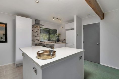 Photo of property in 2/15 Sunward Rise, Glenfield, Auckland, 0629