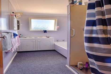 Photo of property in 11 Railway Esplanade, East Gore, Gore, 9710