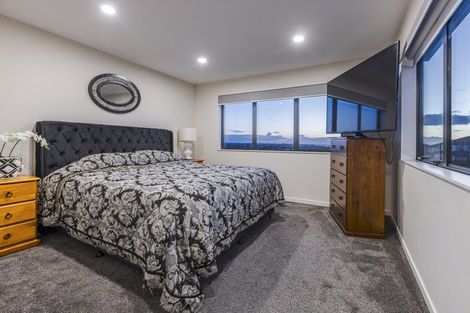 Photo of property in 76 Twin Parks Rise, Papakura, 2110