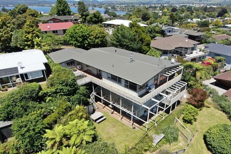 Photo of property in 10 Naera Place, Kawaha Point, Rotorua, 3010