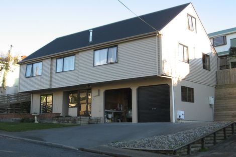 Photo of property in 20 Lyndfield Lane, Newlands, Wellington, 6037