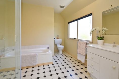 Photo of property in 2/97 Clyde Road, Ilam, Christchurch, 8041