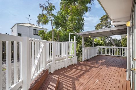 Photo of property in 2/23 Ludlow Terrace, Totara Vale, Auckland, 0627