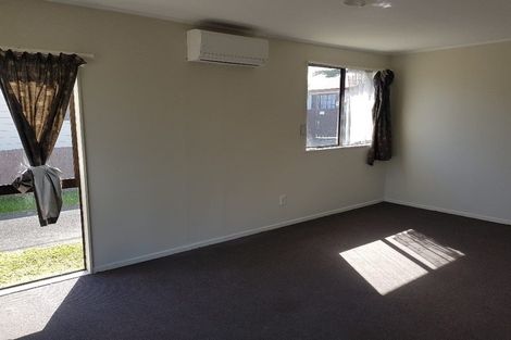 Photo of property in 1/85 Luanda Drive, Ranui, Auckland, 0612