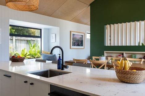 Photo of property in 33 Rauparaha Street, Waikanae Beach, Waikanae, 5036