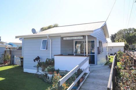 Photo of property in 6 Aputa Avenue, Te Puru, Thames, 3575