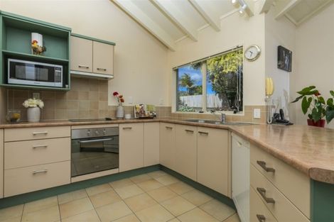 Photo of property in 18 Graven Court, Henderson, Auckland, 0612