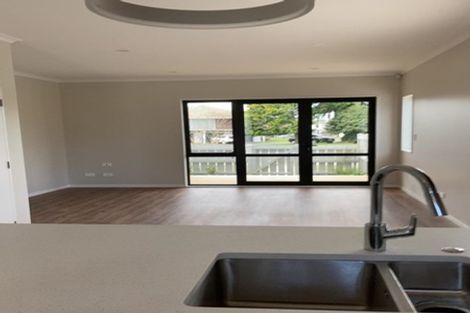Photo of property in 1/66 Swanson Road, Henderson, Auckland, 0610