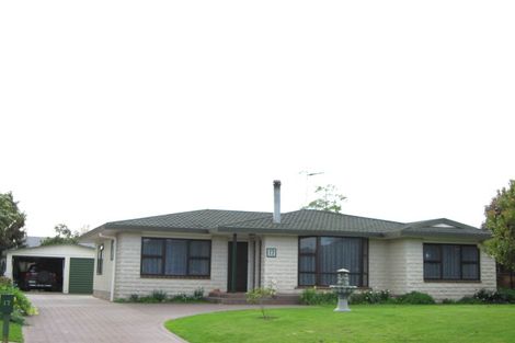 Photo of property in 17 Deakin Place, Clive, 4102