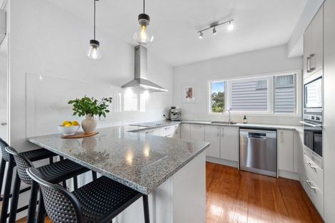 Photo of property in 20 Bradbury Road, Botany Downs, Auckland, 2010