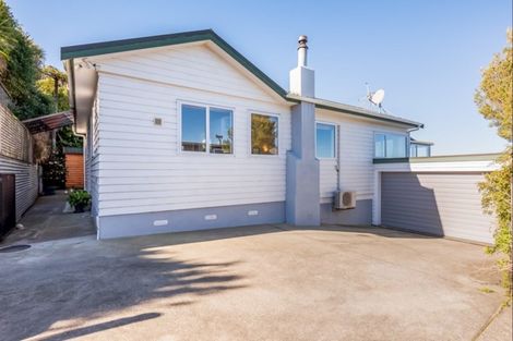 Photo of property in 7 Te Whiti Grove, Korokoro, Lower Hutt, 5012