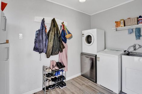 Photo of property in 6 Kowhai Street, Inglewood, 4330