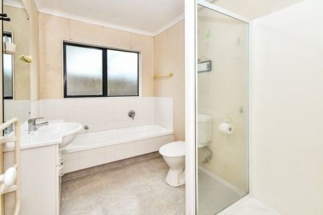 Photo of property in 2/39 Montilla Place, Manurewa, Auckland, 2102