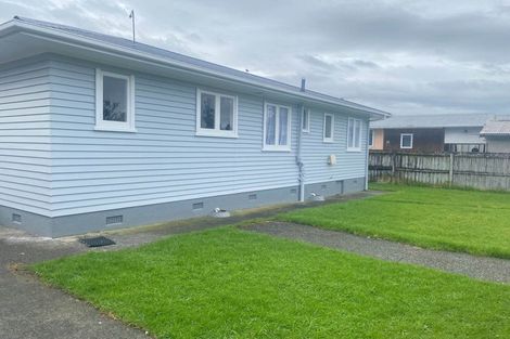 Photo of property in 13 Sutton Crescent, Papakura, 2110