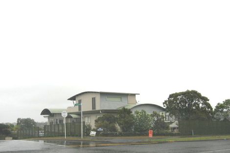 Photo of property in 26 Chelsea View Drive, Chatswood, Auckland, 0626