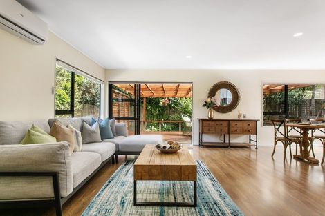 Photo of property in 1/19 Bond Crescent, Forrest Hill, Auckland, 0620