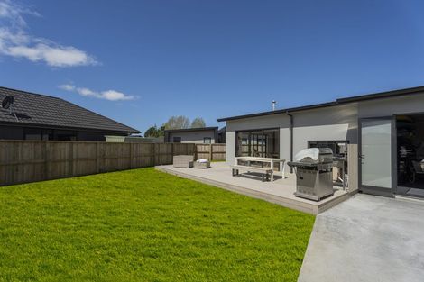 Photo of property in 10 Palm Drive, Whitianga, 3510