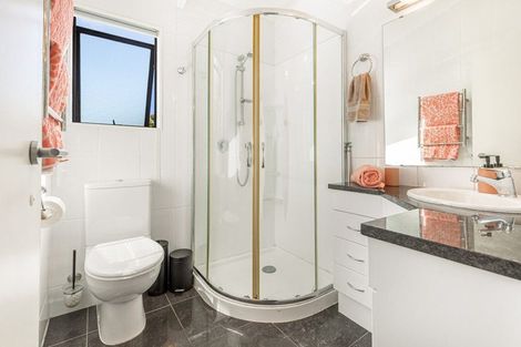 Photo of property in 1/20 Reynolds Place, Torbay, Auckland, 0630