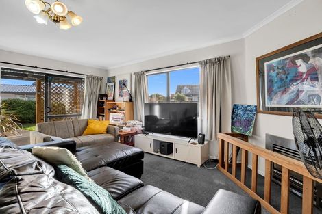 Photo of property in 32 Dahlstrom Grove, Kelvin Grove, Palmerston North, 4414