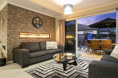 Photo of property in 21 Kahika Grove, Huapai, Kumeu, 0810