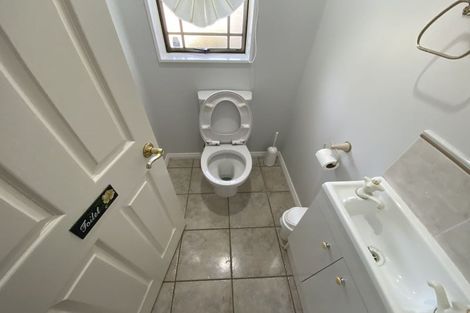 Photo of property in 5 Gretna Green, Browns Bay, Auckland, 0630