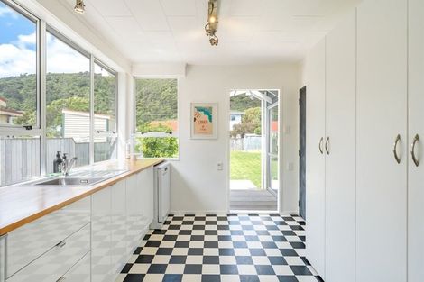Photo of property in 25 Tuatoru Street, Eastbourne, Lower Hutt, 5013