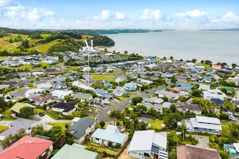 Photo of property in 17 Merehai Place, Snells Beach, 0920