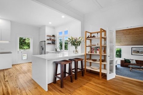 Photo of property in 6 Mollyhawk Place, Birkenhead, Auckland, 0626