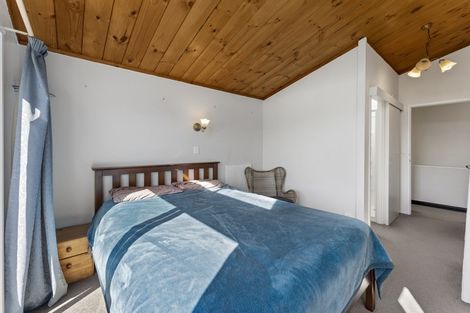 Photo of property in 13 Kenilworth Grove, Silverstream, Upper Hutt, 5019