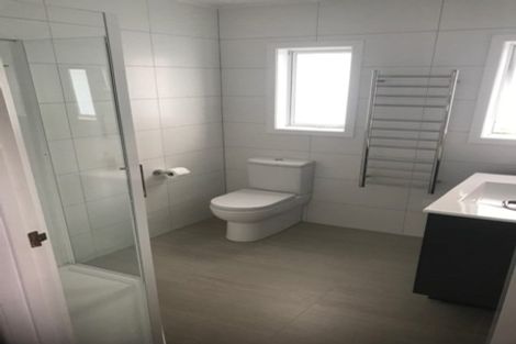 Photo of property in 2/9 Lex Avenue, Green Bay, Auckland, 0604